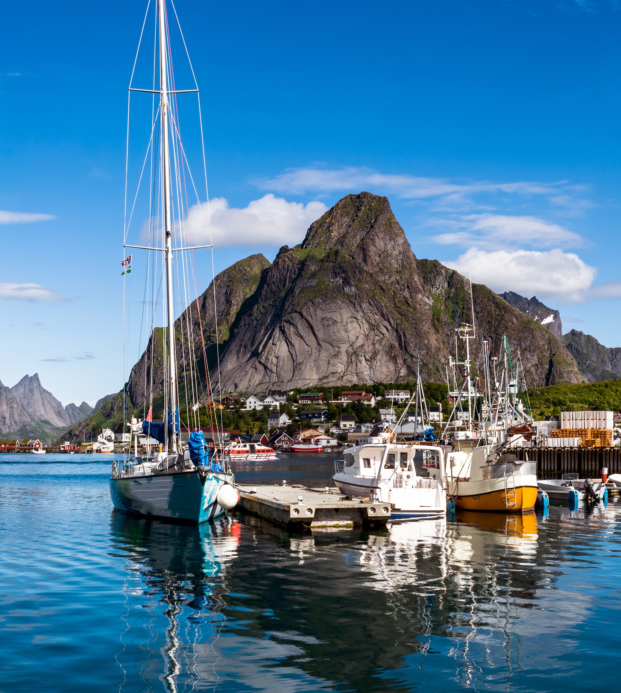 Experience the Magic of Midnight Sun in Lofoten Islands: A Once-in-a-Lifetime Adventure